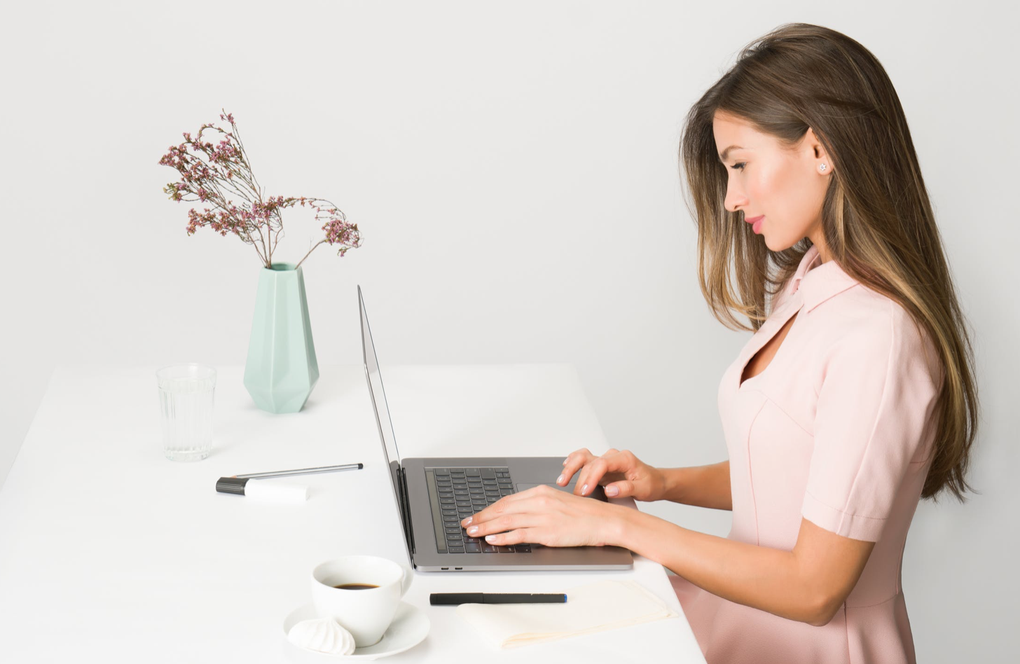 What Can A Virtual Assistant Help You With 5 Reasons Why You Should What Can A Virtual Assistant Help You With 5 Reasons Why You Should