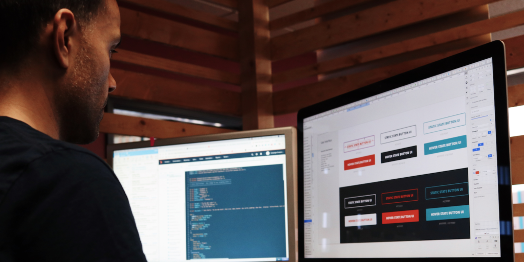 man using apple computer FEATURED IMAGE