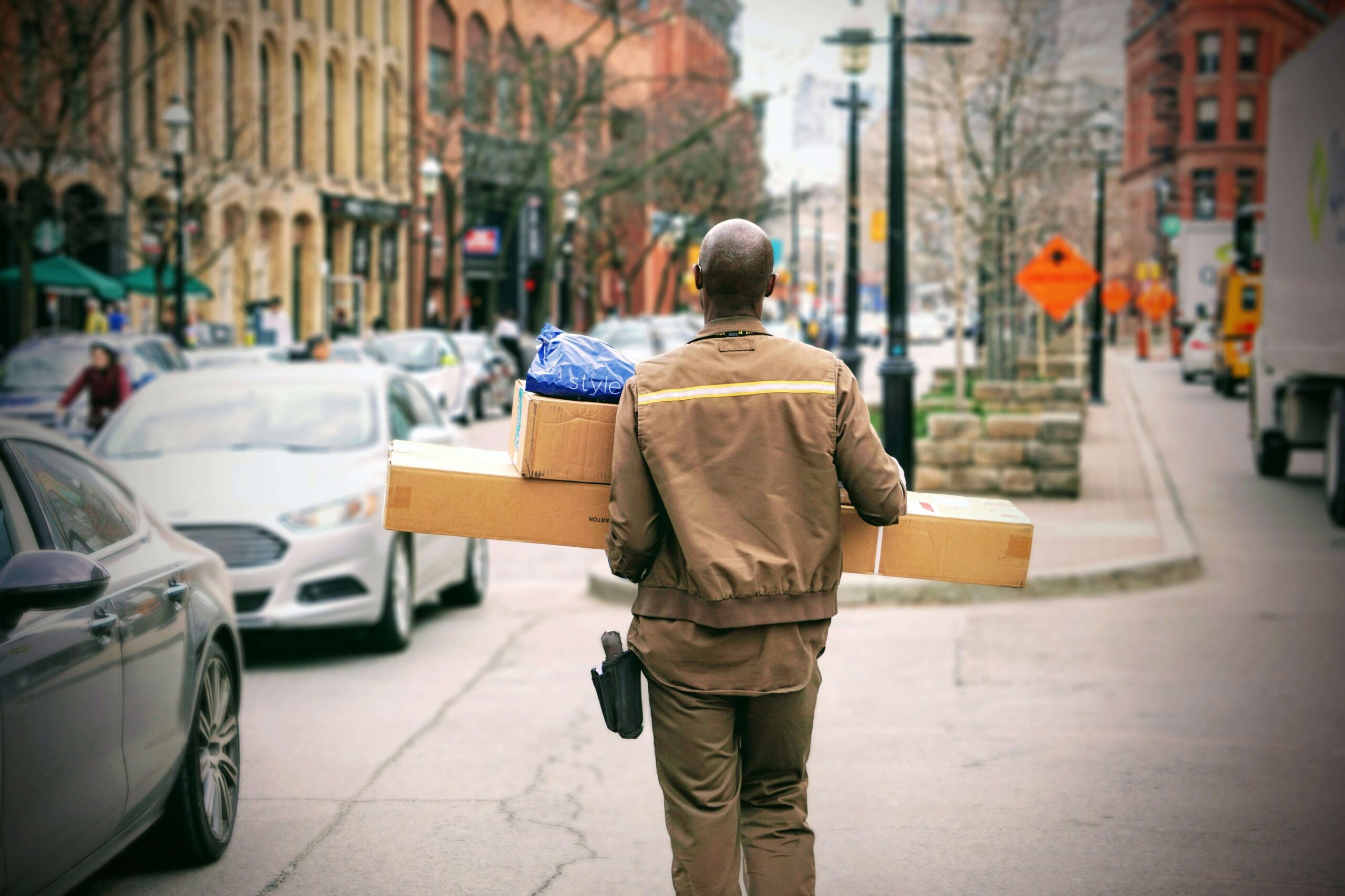 10 Tips to Help You Choose the Right Courier Service