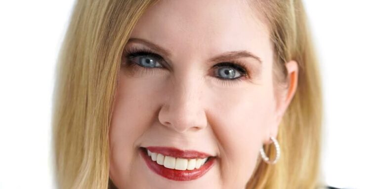 Gloria Moucheron Feature