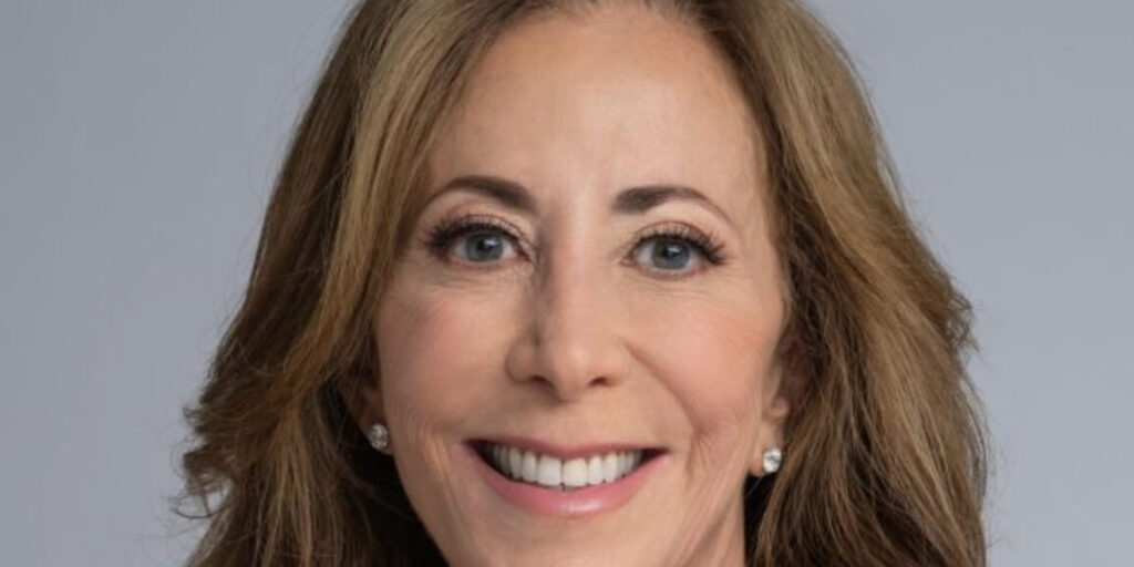 Leslie Tillem Featured