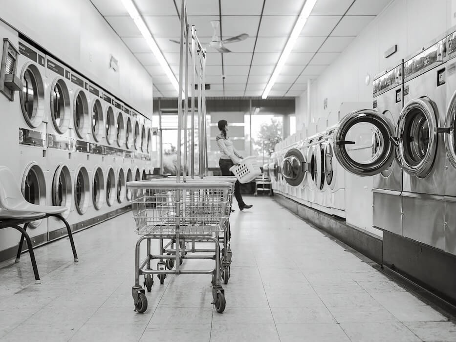 laundry saloon laundry-person