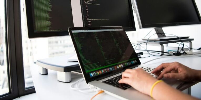 shallow focus photo of person using MacBook FEATURED IMAGE