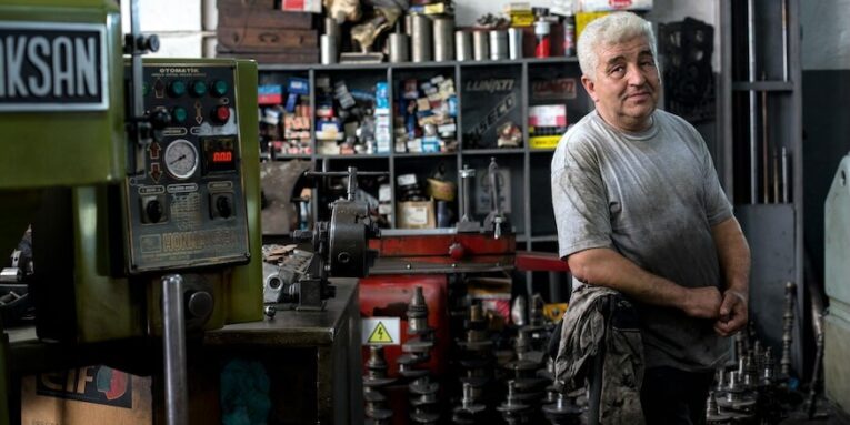 small business owner in mens gray shirt FEATURED IMAGE
