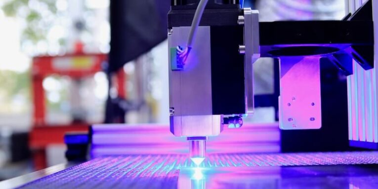 purple and white led light laser FEARTURE IMAGE