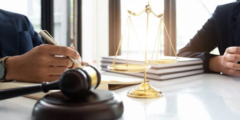 business law concept lawyer business lawyers are consulting lawyers for women entrepreneurs FEATURED IMAGE