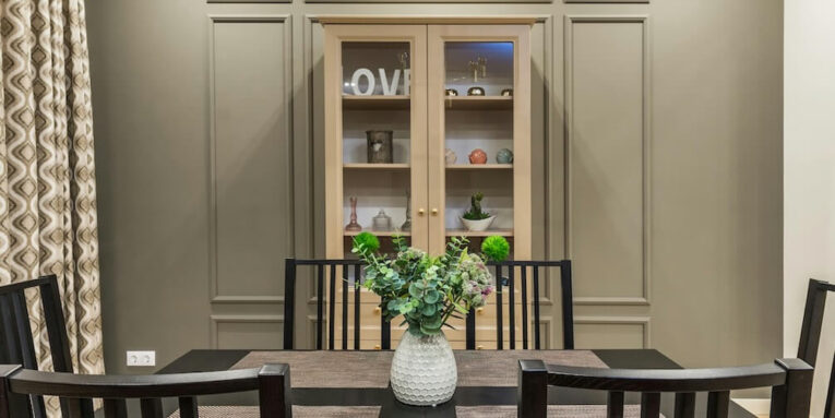 Beautifully styled dining room featuring a central table and elegant furnishings. FEATURED IMAGE