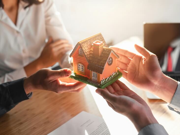 business signing a contract buy-sell house