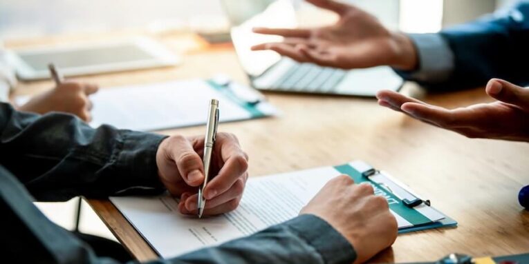 business people sign investment agreements to buy and sell business FEATURED IMAGE