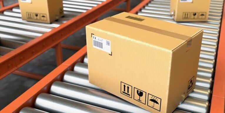 box on conveyor rollershipping and logistics concept 3d rendering conceptual FEATURED image