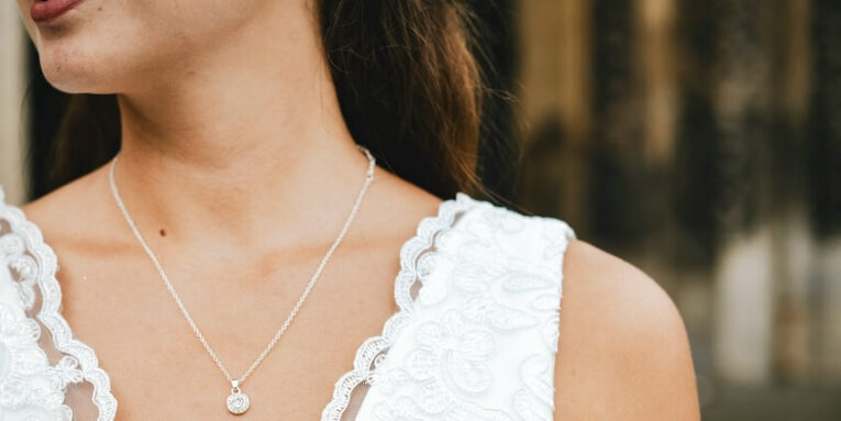 close up of a bride with a diamond necklace FEATURED IMAGE